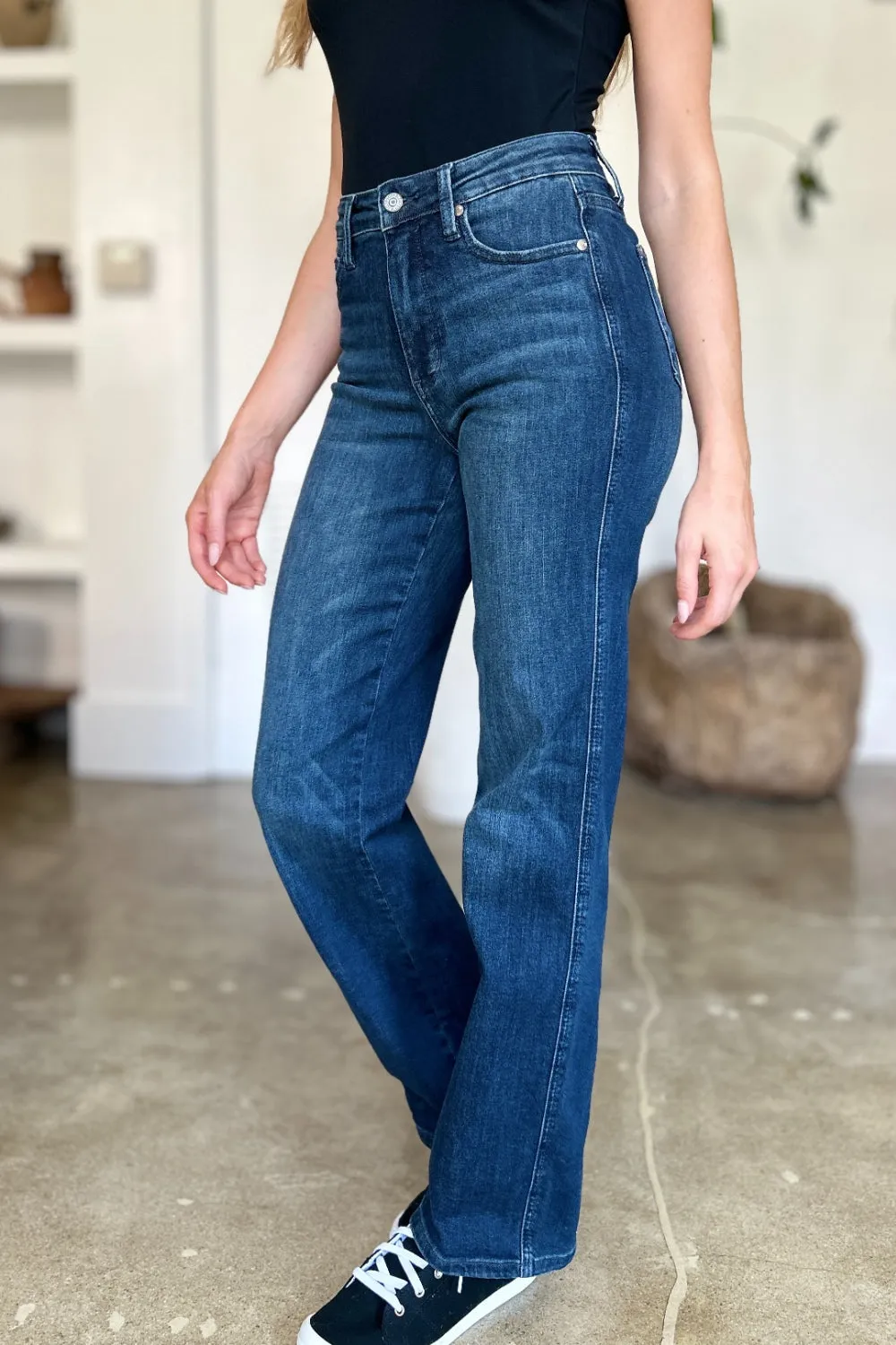 UrbanEase Classic Loose-Fit Jeans for Women – Trendy, Comfortable, and Stylish Jeans